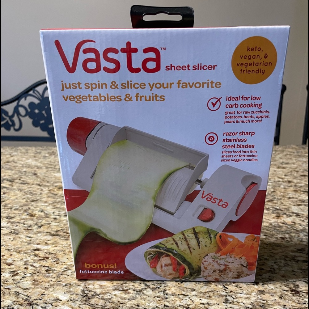 Brand New! Vegetables and Fruit Slicer with bonus fettuccine blade